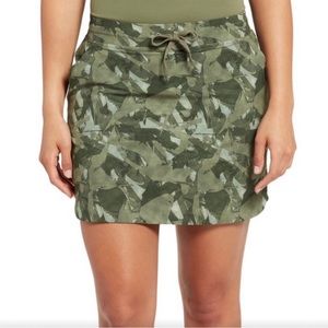 Slazenger Golf camouflage skirt.  2 front 1 back pocket. Drawstring. Size XL